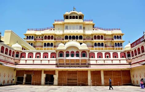 Cab from Delhi to Jaipur