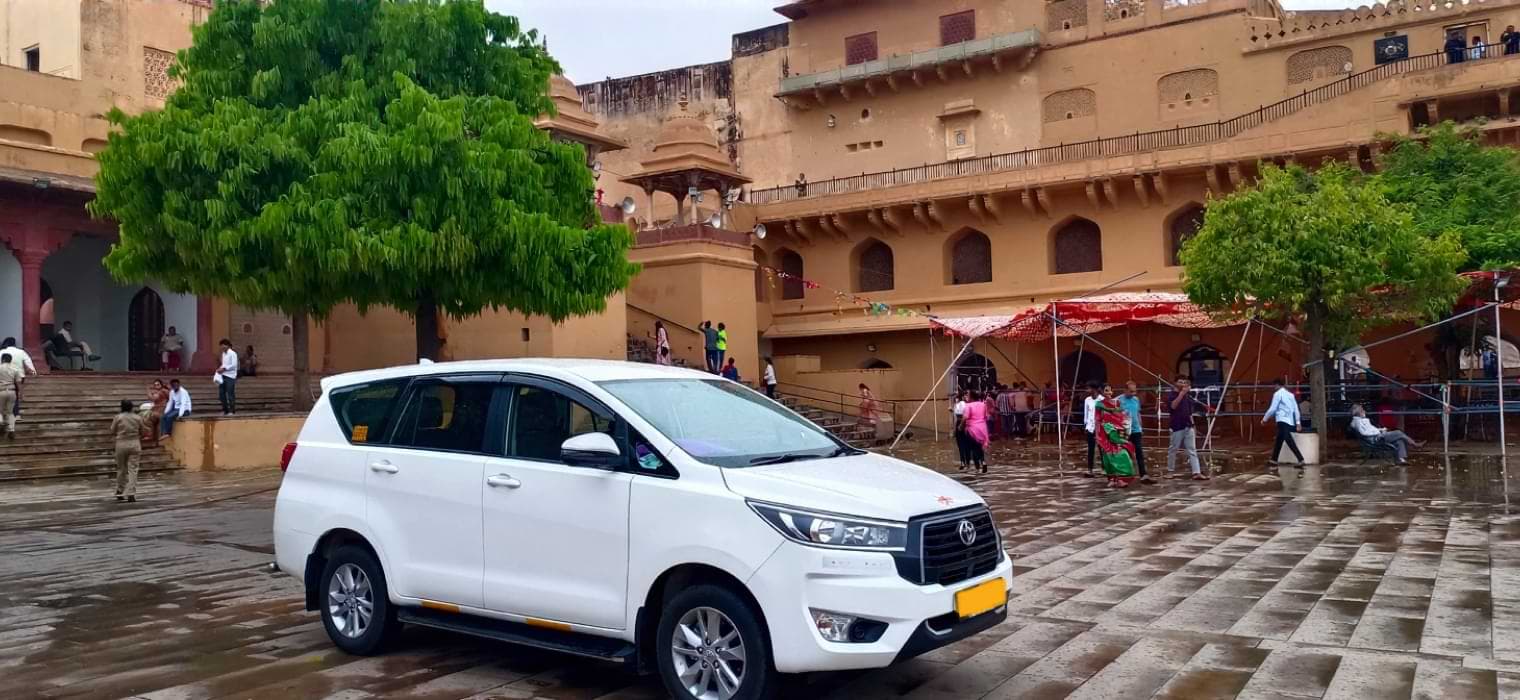 Innova Crysta Cab in Jaipur