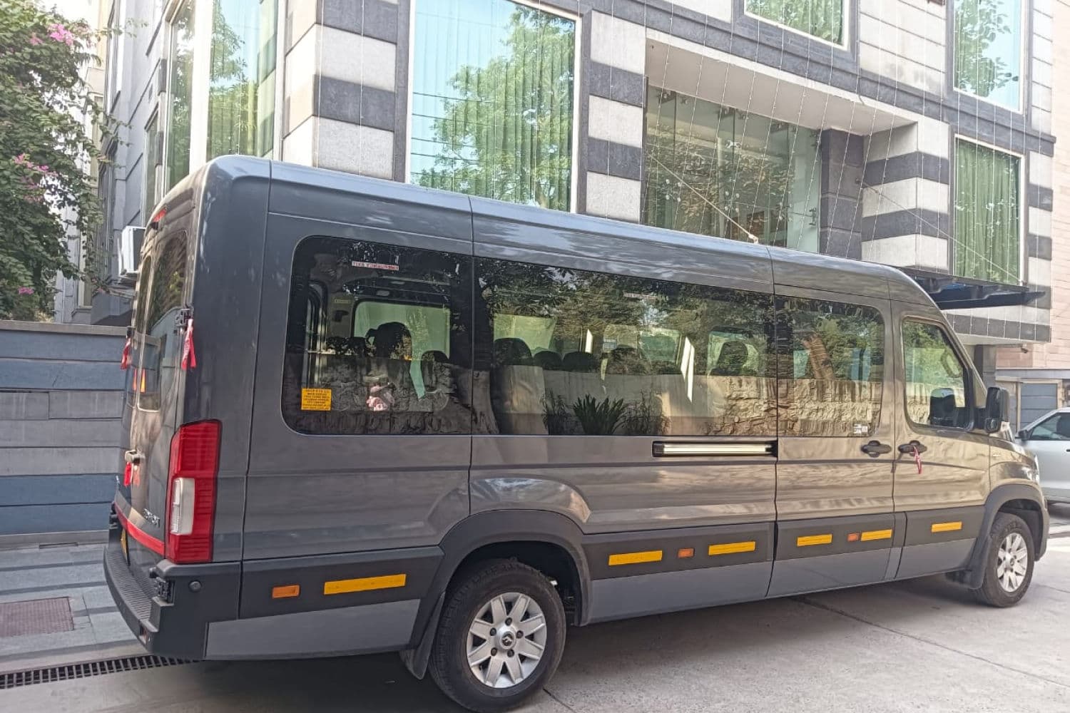Luxury 17 Seater Force Urbania Van Hire in Jaipur 17 Seater Force Urbania Jaipur