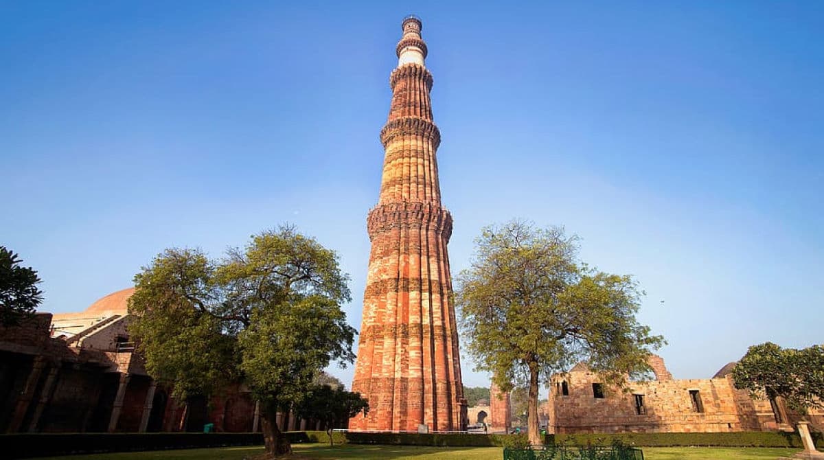 Qutub Minar Historical Sightseeing Delhi Tour Package Qutub Minar Delhi Tour