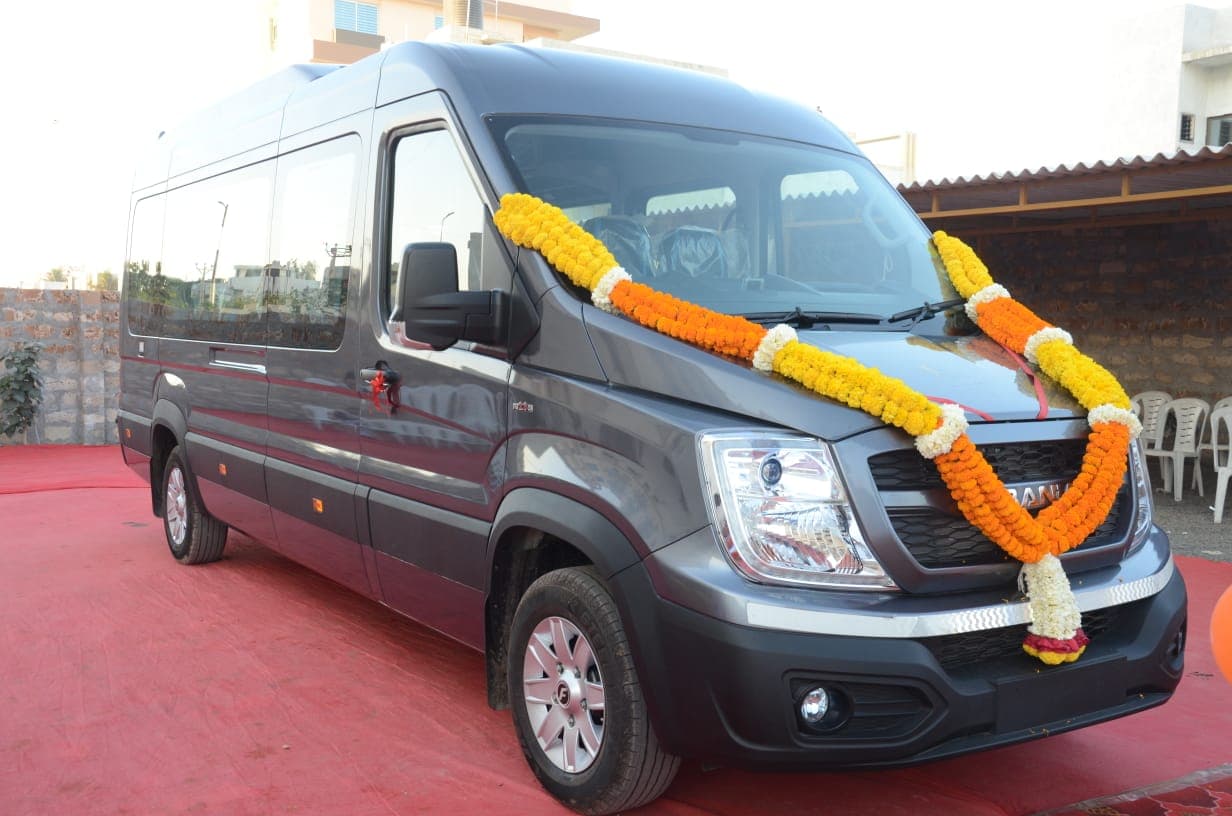Luxury 17 Seater Force Urbania Van Rental in Jaipur 17 Seater Force Urbania Van