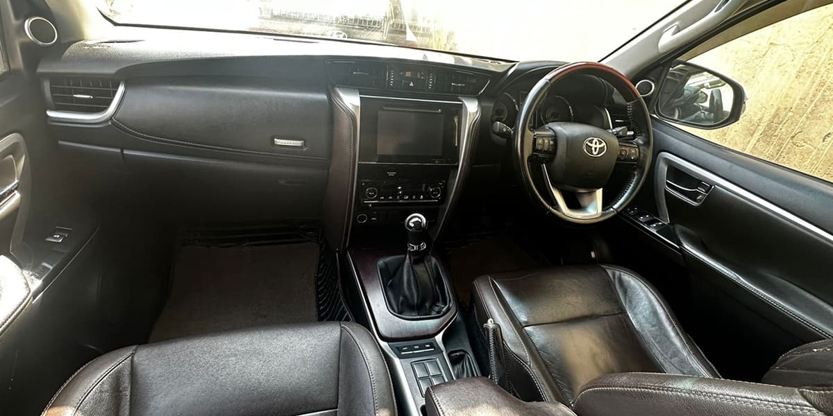 Spacious Rear Seats of Toyota Fortuner Cab in Jaipur Fortuner cab rear seats