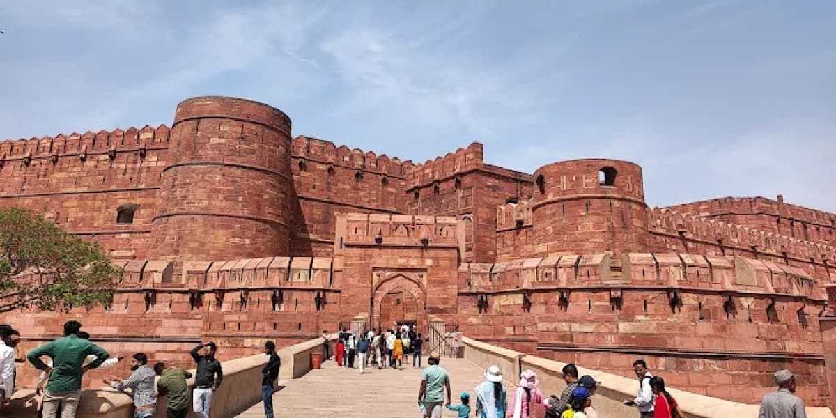 Book Outstation Cab for Agra Fort Sightseeing Trip Agra Fort Outstation