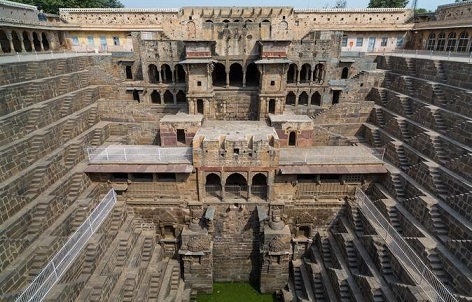 abhaneri stepwell img